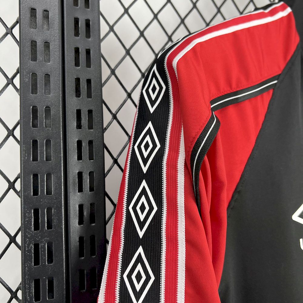 Manchester United 1998 Retro Windbreaker - Image 8