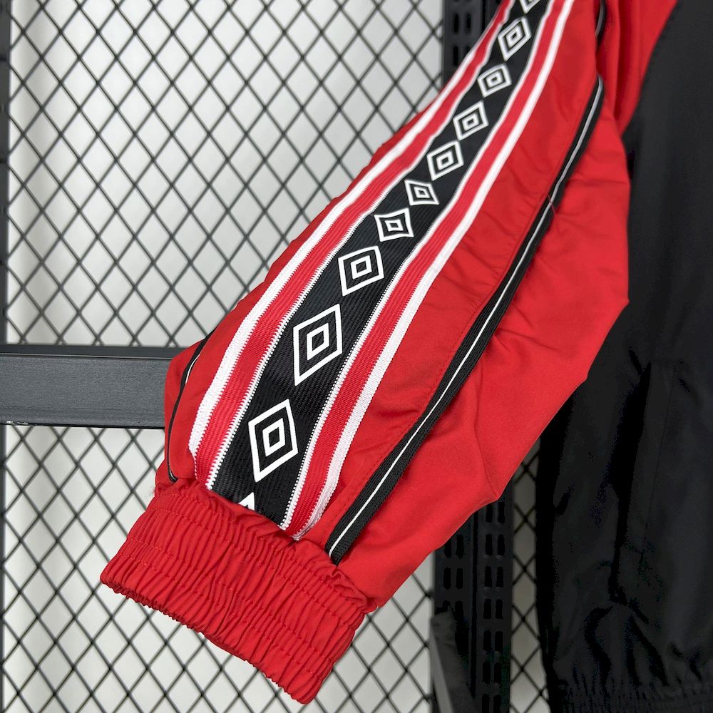 Manchester United 1998 Retro Windbreaker - Image 7