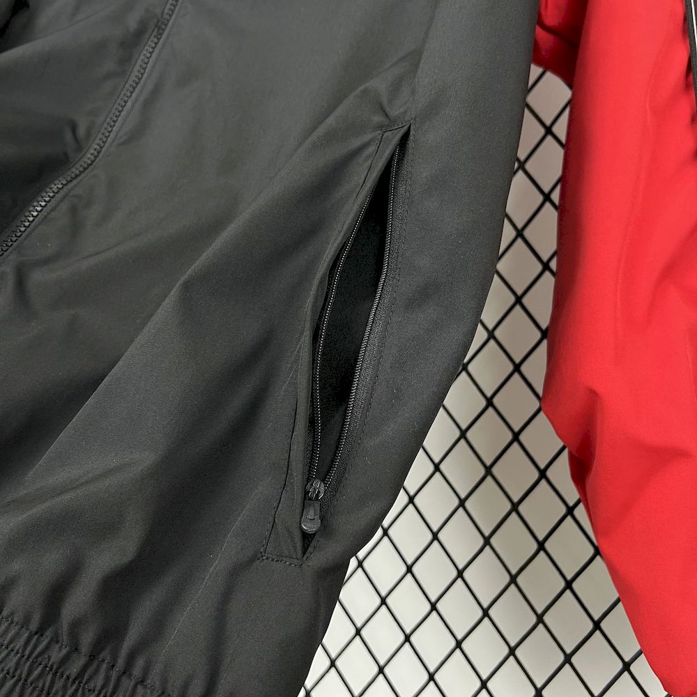 Manchester United 1998 Retro Windbreaker - Image 4