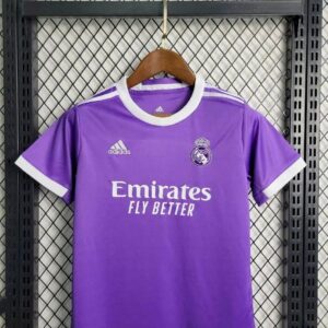 Vista alternativa dell'Retro Real Madrid 2016/17 Away Kids Kit