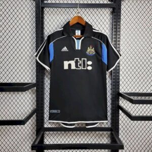 Vista alternativa dell'Retro Newcastle United 2001/02 Away Jersey