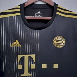 Vista alternativa dell'Retro Bayern Munich 2021/22 Away Jersey