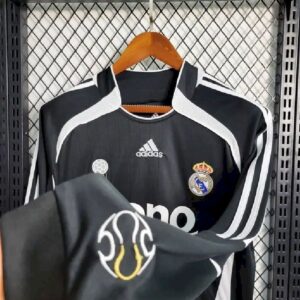 Alternative view of Retro Real Madrid 2006/07 Away Long Sleeve Jersey