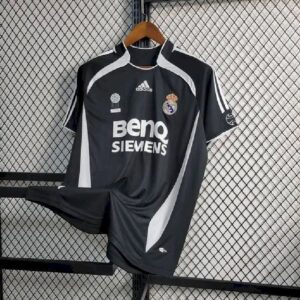 Alternative view of Retro Real Madrid 2006/07 Away Jersey