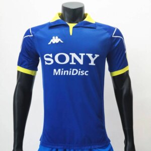 Retro Juventus 1997/98 Thirds Jersey