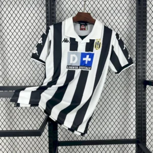 Retro Juventus 1999/00 Home Jersey