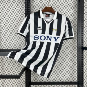 Retro Juventus 1996/97 Home Jersey
