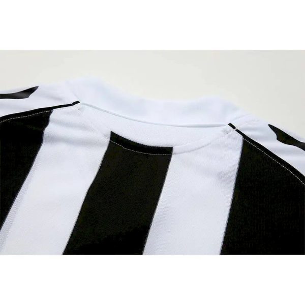 Newcastle United 2004/06 Home Retro Jersey - Image 3
