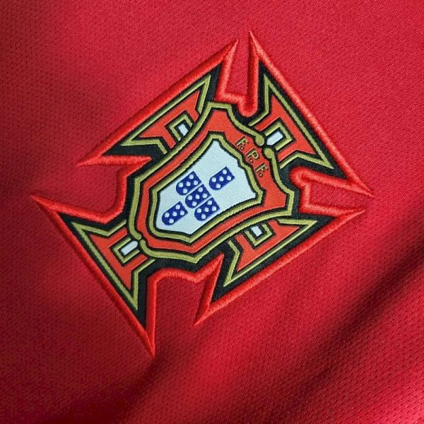 Portugal 2016/17 Home Long Sleeves Retro Jersey - Image 6