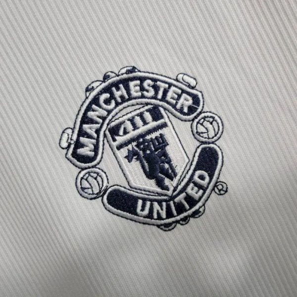 Manchester United 2000/01 Away Long Sleeves Retro Jersey - Image 5