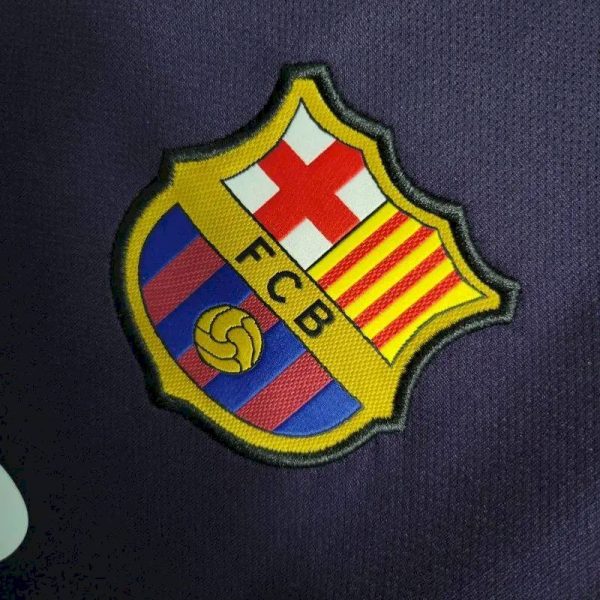 Barcelona 2016/17 Away Retro Jersey - Image 6
