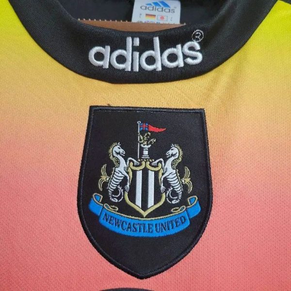 Newcastle United 1996/97 Goalkeeper Long Sleeves Retro Jersey - Image 5