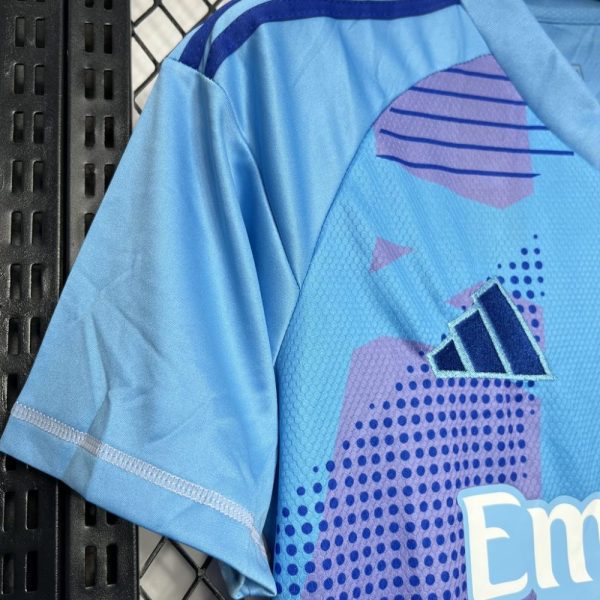 Real Madrid 2024/25 Goalkeeper Jersey - Image 5