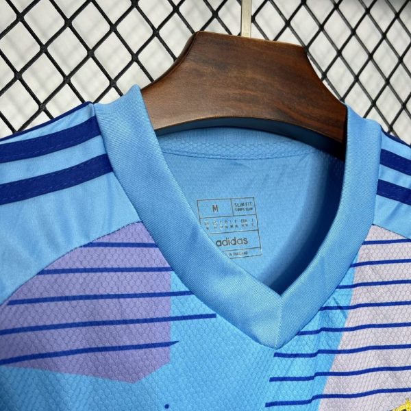 Real Madrid 2024/25 Goalkeeper Jersey - Image 4