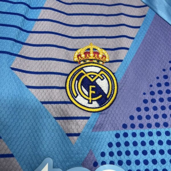 Real Madrid 2024/25 Goalkeeper Jersey - Image 3