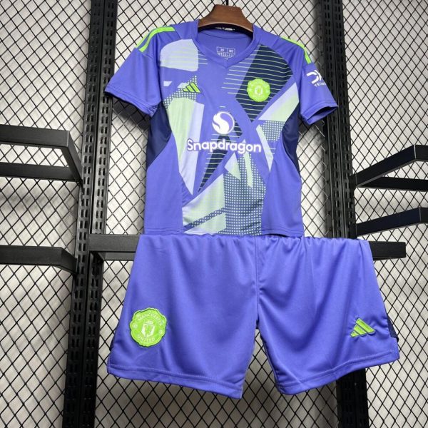 Manchester United 2024/25 Goalkeeper Kids Kit - Image 4