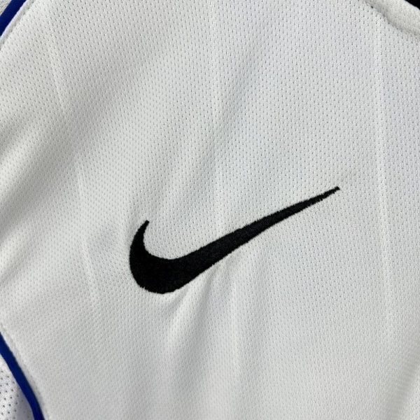 Inter Milan 2004/05 Away Retro Jersey - Image 6