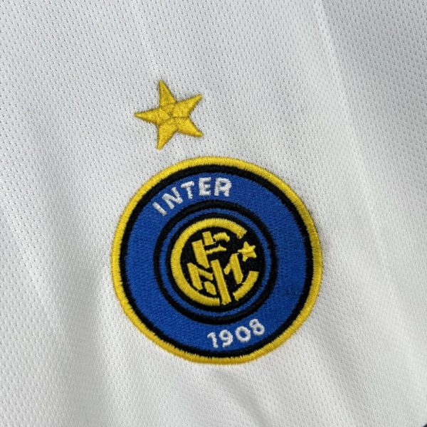 Inter Milan 2004/05 Away Retro Jersey - Image 5