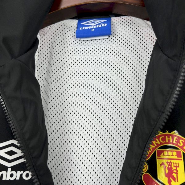 Manchester United 1998-99 Player Windbreaker - Image 5