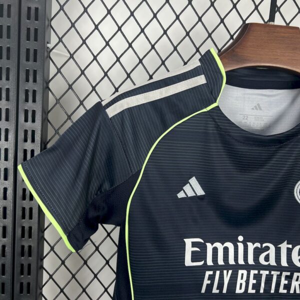 Real Madrid 2025/26 Away Kids Kit - Image 5