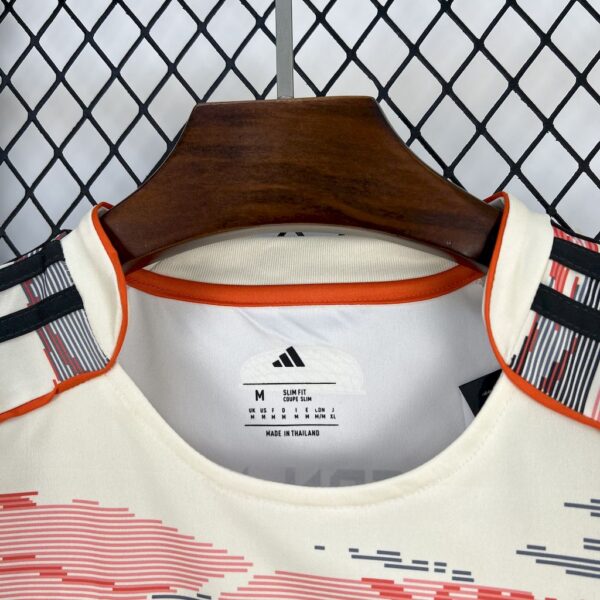 Bayern Munich 2025/26 Away Jersey - Image 9