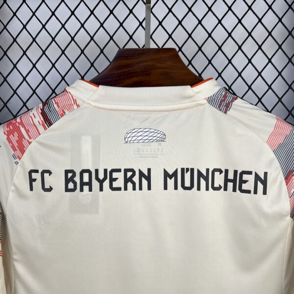 Bayern Munich 2025/26 Away Jersey - Image 3