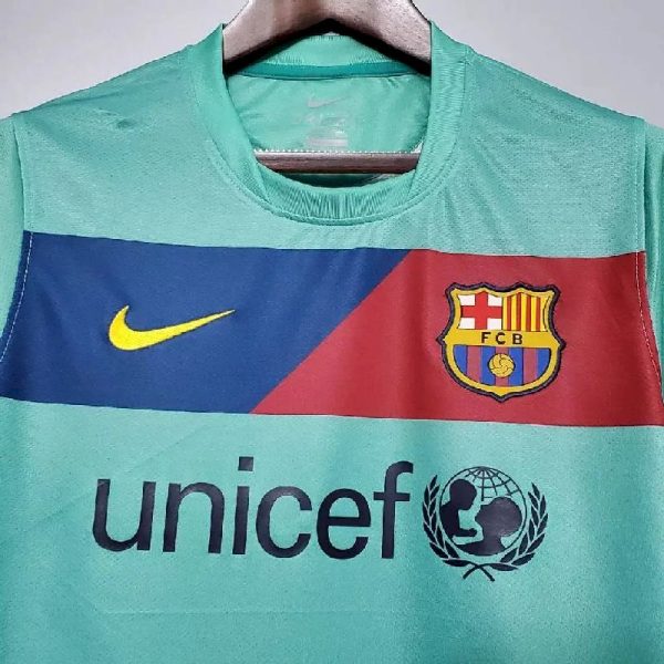 Barcelona 2010/11 Away Retro Jersey - Image 4