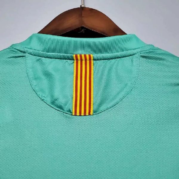 Barcelona 2010/11 Away Retro Jersey - Image 5