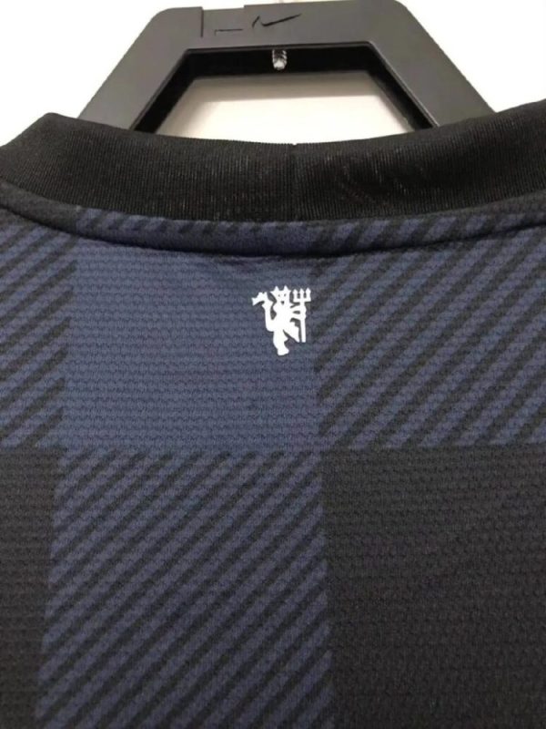 Manchester United 2013/14 Away Retro Jersey - Image 4