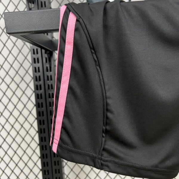 Juventus 2025/26 Home Kids Kit - Image 3