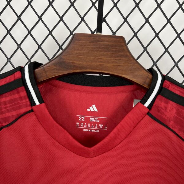 Manchester United 2025/26 Home Kids Kit - Image 9