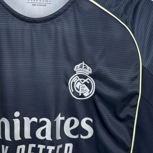 Real Madrid 2025/26 Away Long Sleeves Jersey - Image 6