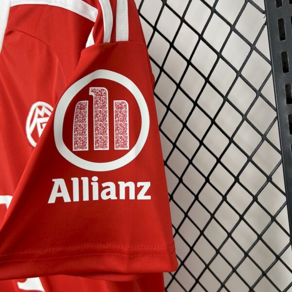 Bayern Munich 2025/26 Goalkeeper Uniform Jersey - Image 4