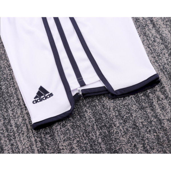 Real Madrid 2000/01 Home Kids Retro Jersey And Shorts - Image 3
