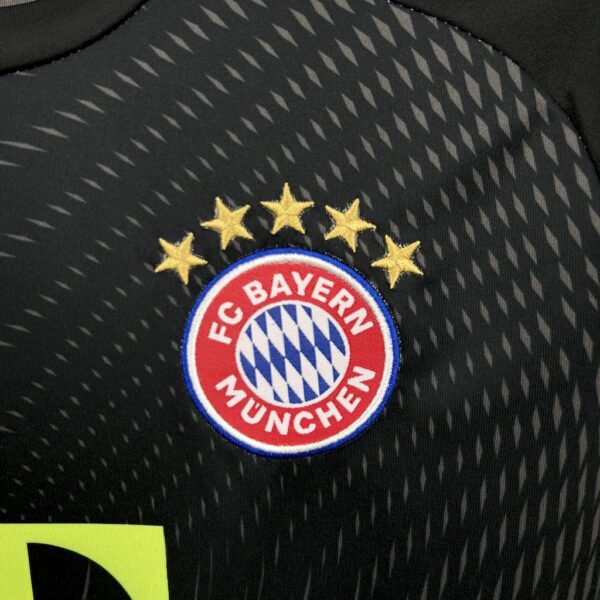 Bayern Munich 2025/26 Blackn Goalkeeper Kids Kit - Image 9