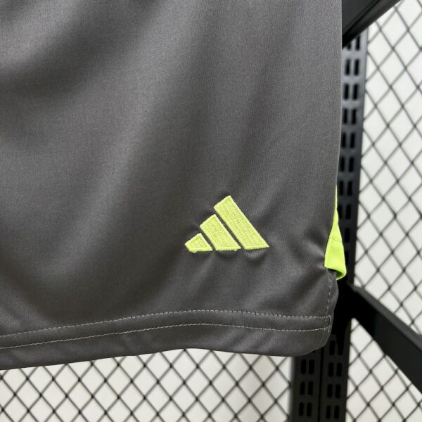 Bayern Munich 2025/26 Blackn Goalkeeper Kids Kit - Image 5