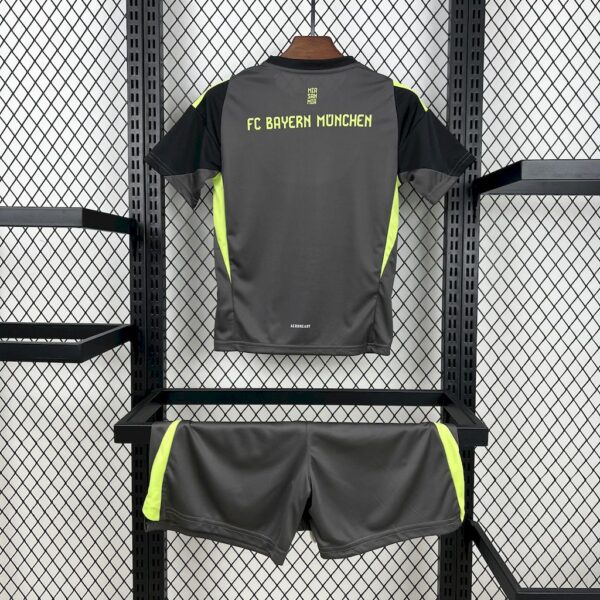 Bayern Munich 2025/26 Blackn Goalkeeper Kids Kit - Image 2