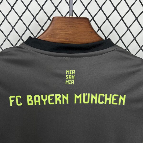 Bayern Munich 2025/26 Blackn Goalkeeper Kids Kit - Image 4