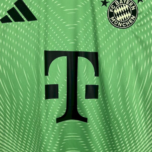 Bayern Munich 2025/26 Green Goalkeeper Jersey - Image 6