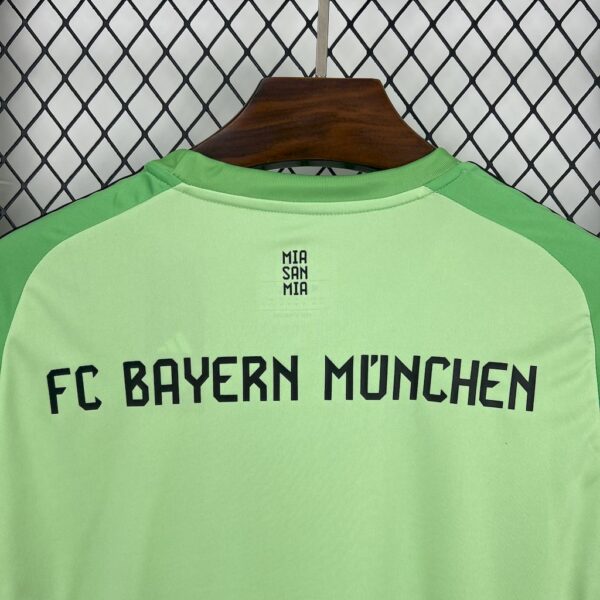 Bayern Munich 2025/26 Green Goalkeeper Jersey - Image 3