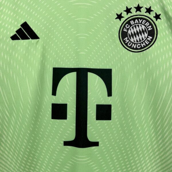 Bayern Munich 2025/26 Green Goalkeeper Kids Kit - Image 7