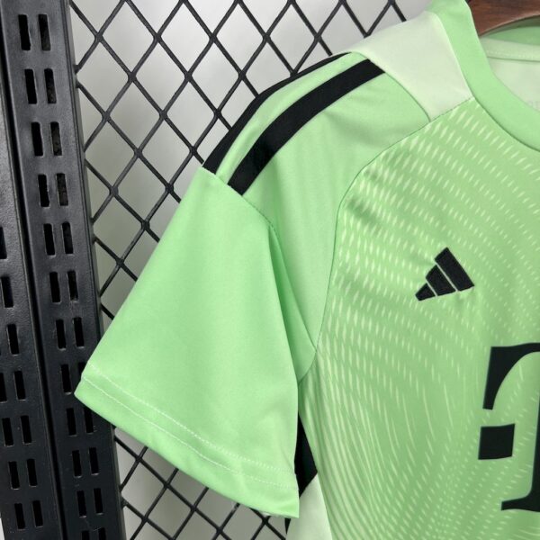 Bayern Munich 2025/26 Green Goalkeeper Kids Kit - Image 6