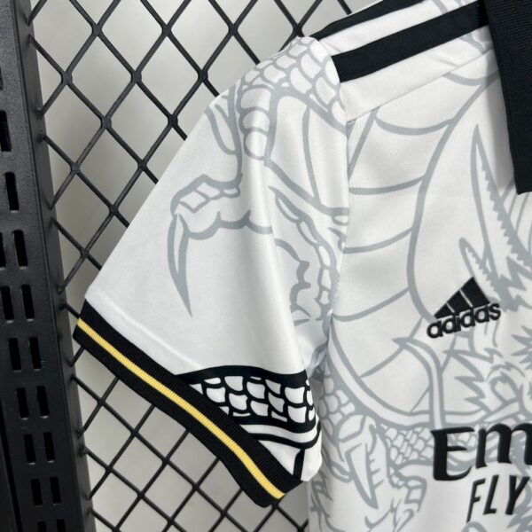 Real Madrid 2022/23 Dragon Kids Kit - Image 5