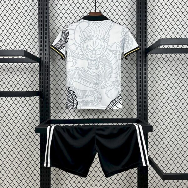 Real Madrid 2022/23 Dragon Kids Kit - Image 2