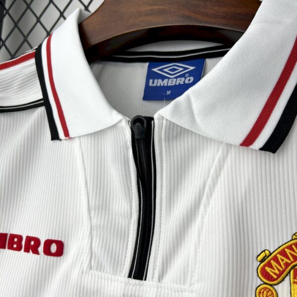 Manchester United 1998/99 White Retro Jersey - Image 9