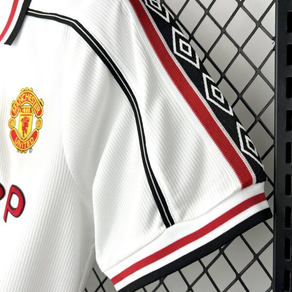 Manchester United 1998/99 White Retro Jersey - Image 6