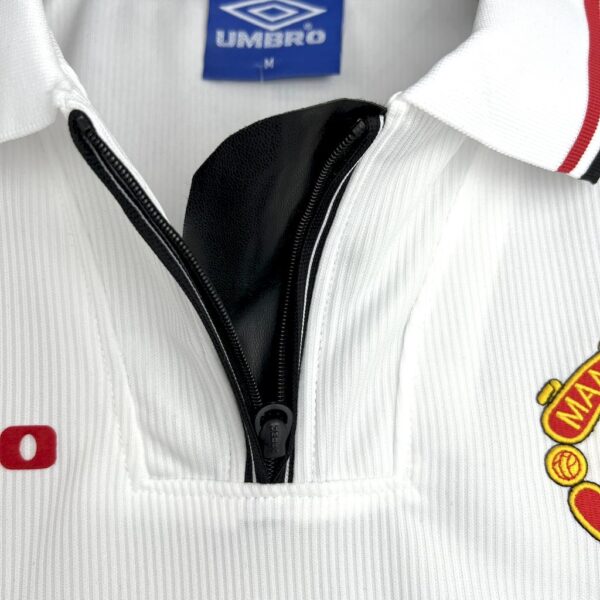 Manchester United 1998/99 White Retro Jersey - Image 5