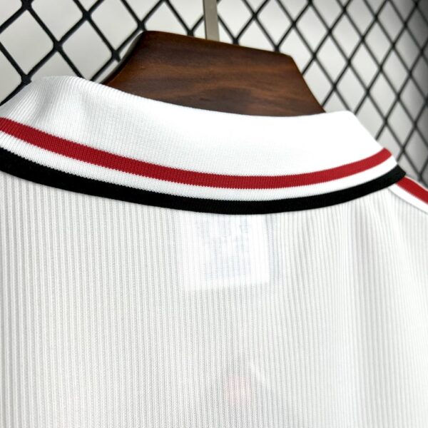 Manchester United 1998/99 White Retro Jersey - Image 3