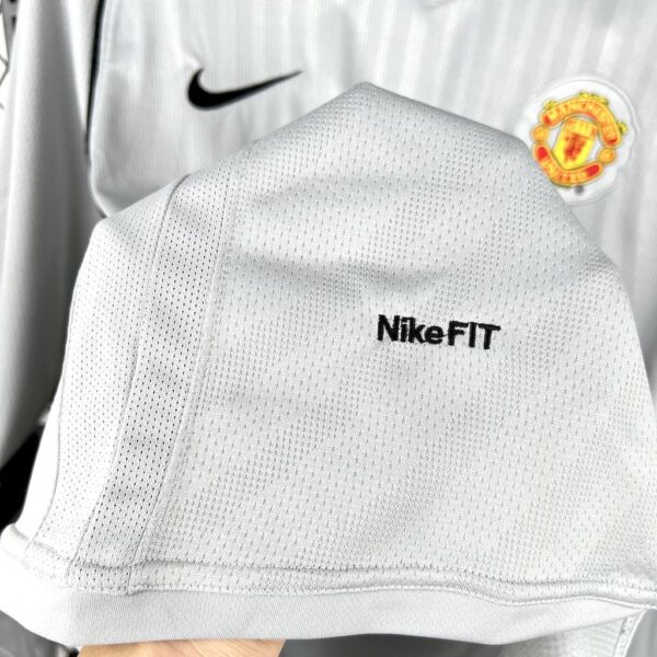 Manchester United 2007/08  Grey Goalkeepe Long Sleeves Retro Jersey - Image 4