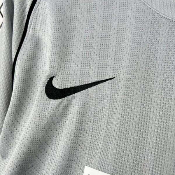 Manchester United 2007/08 Grey Goalkeeper Retro Jersey - Image 7